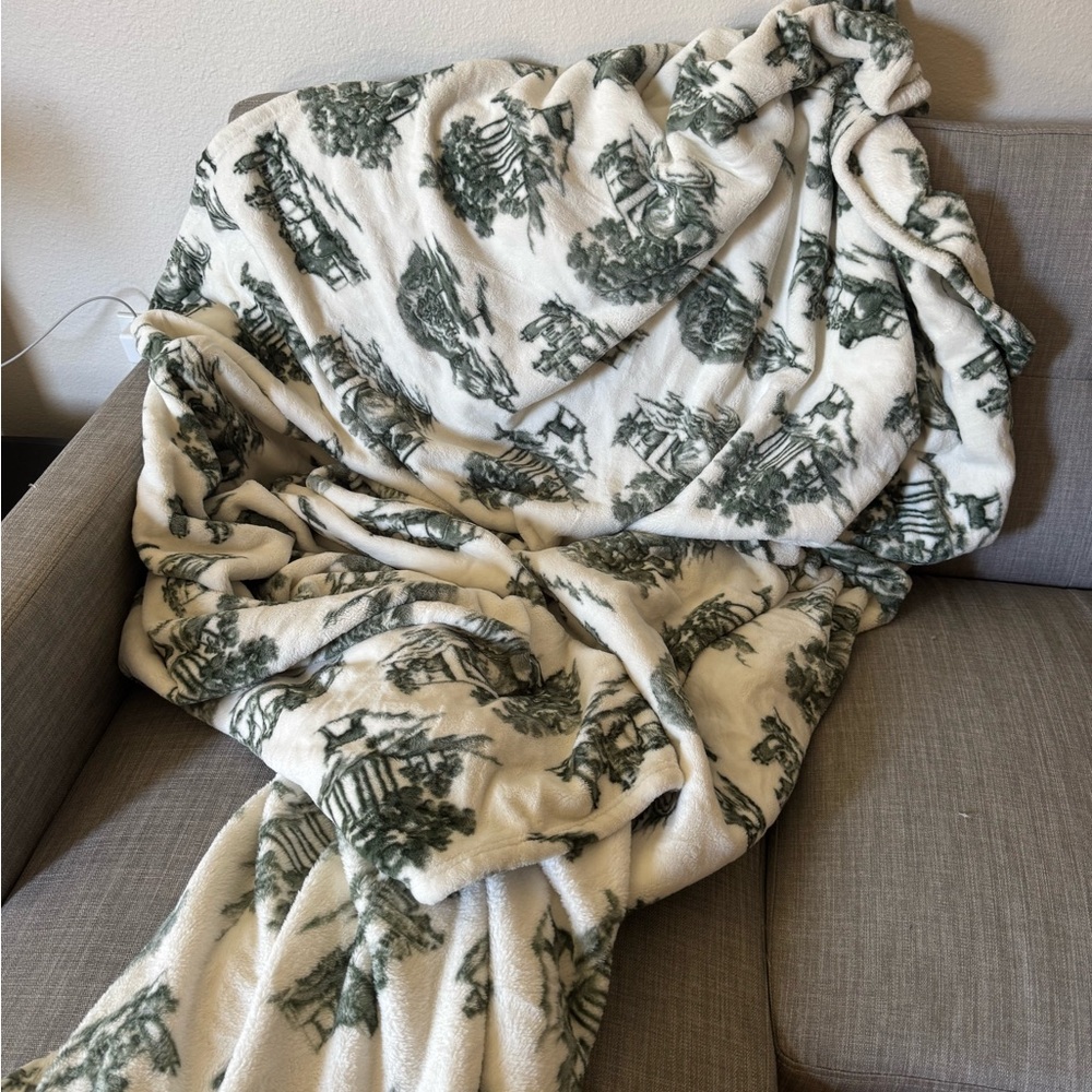 Cozy Green and White Holiday/Christmas Throw Blanket - toile design